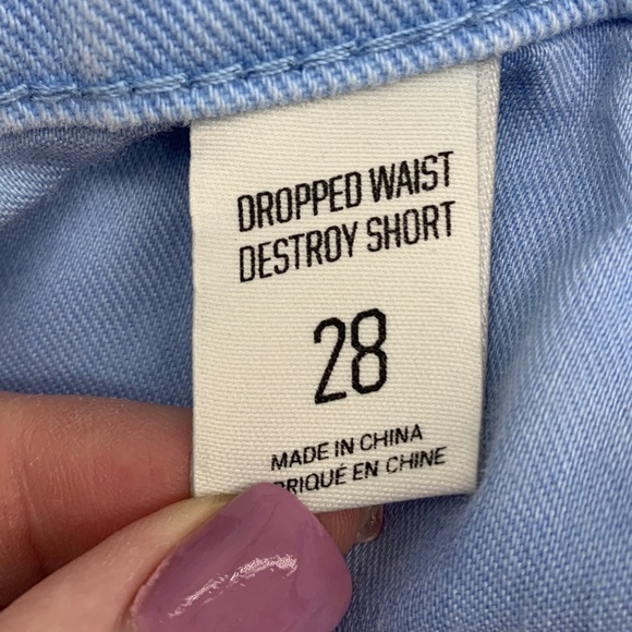 Urban Outfitters BDG Dropped Waist Destroy Short Sz 28 - Picture 7 of 11